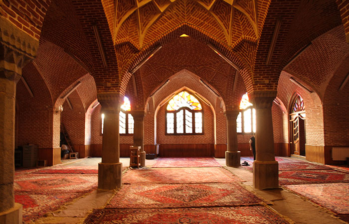 金曜のモスク内の礼拝室