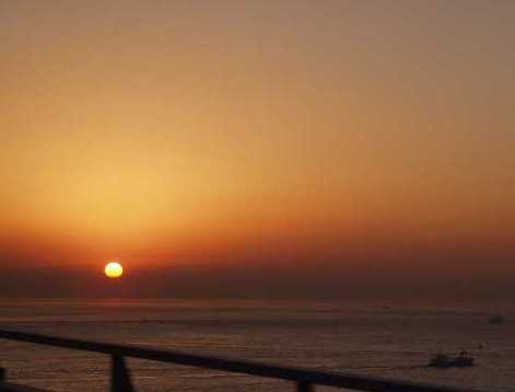 明石海峡大橋から播磨灘に沈む夕日を望む　平成十二年師走