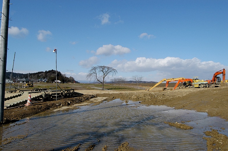 �H���@�B�����Ԗ��̌䏊�̍H������ɂ�������{�̍��̖؂�����