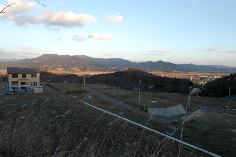 ���{�R�������낷�ʒu�ɕ����n�͂���